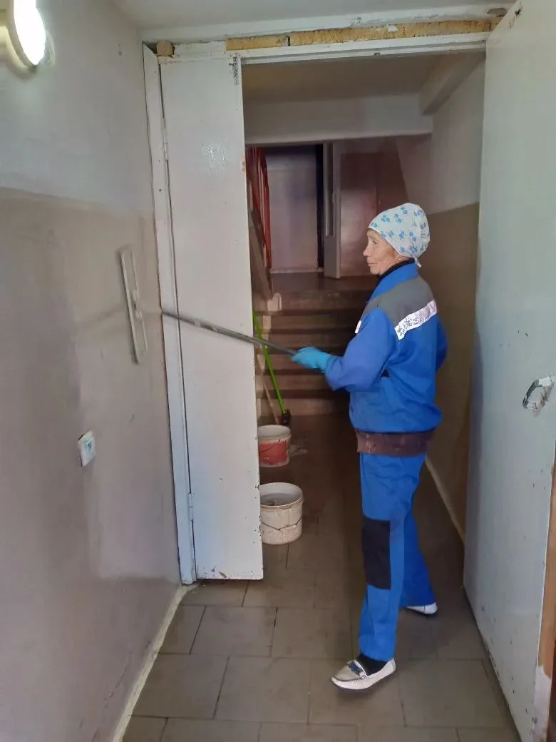 Поддерживаем чистоту в подъездах: регулярная уборка — залог уюта и порядка в вашем доме...