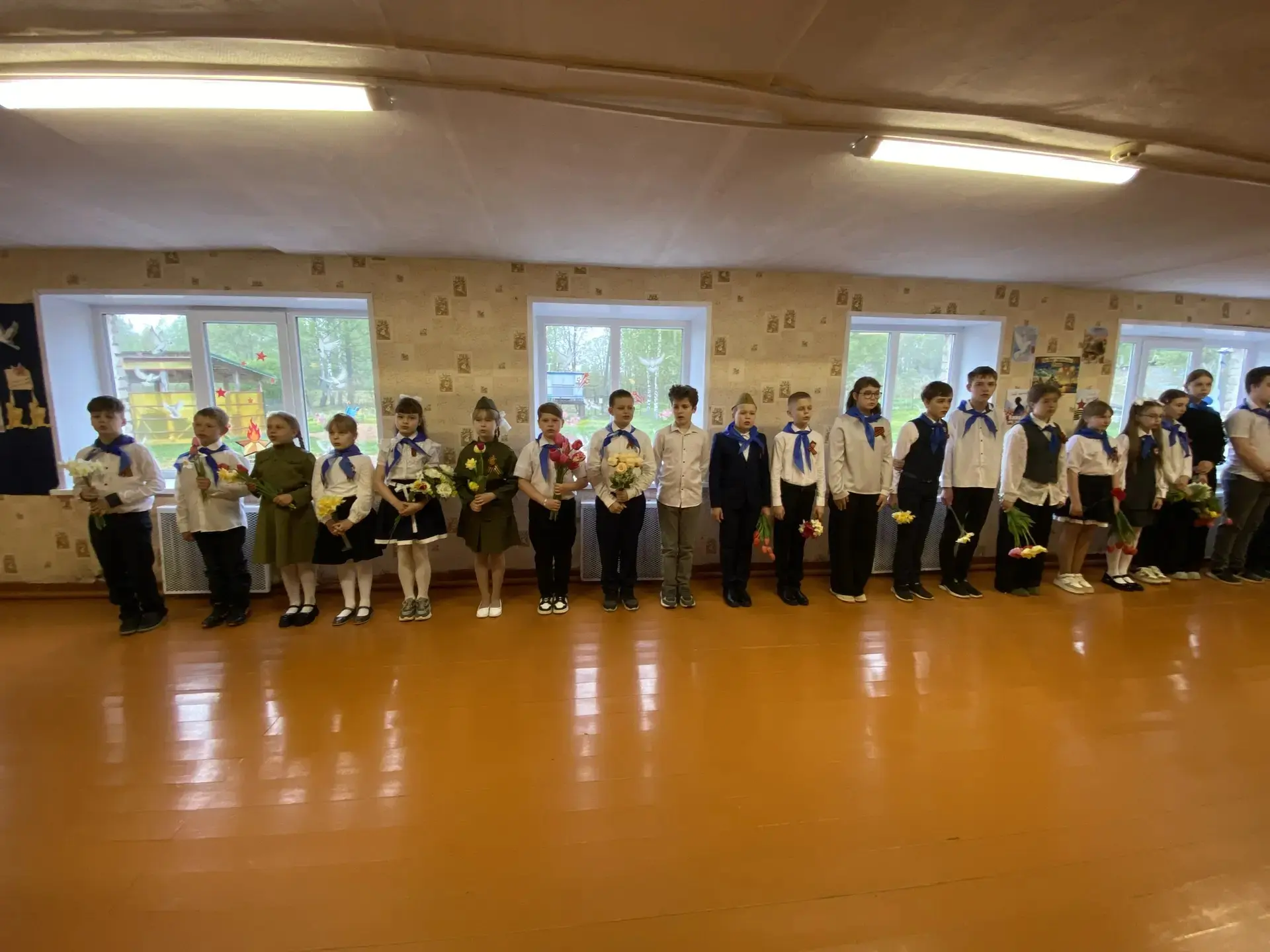 Сегодня в нашей школе состоялась торжественная линейка, посвященная 81-й годовщине окон...