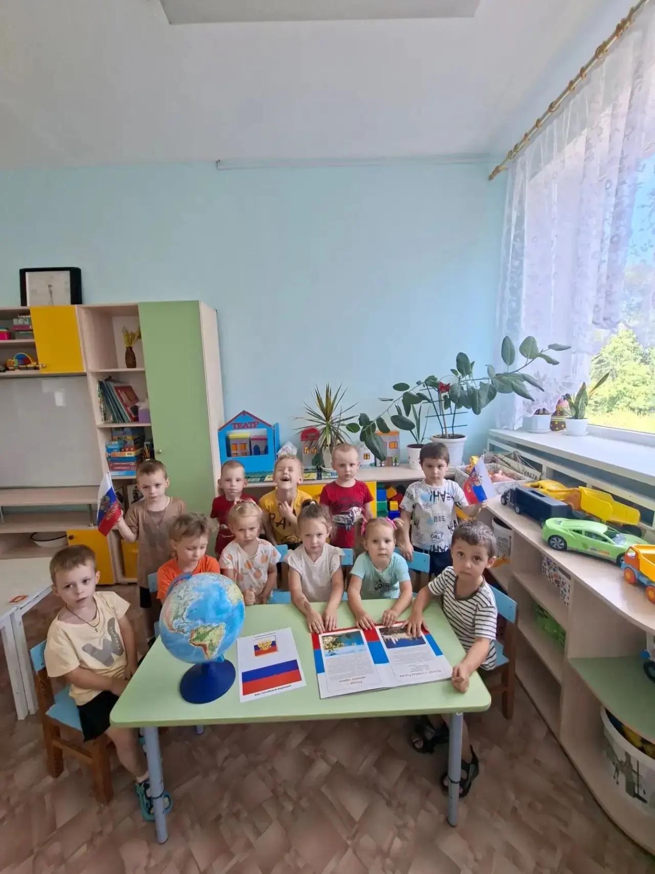 Сегодня, 22 августа, в День Государственного флага России, наш детский сад наполнился о...