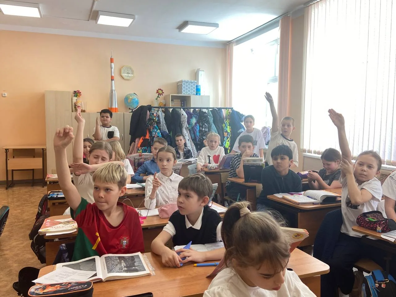 Говорят, что добро начинается с малого. Наши старшеклассники-активисты доказали это на деле!  К всем