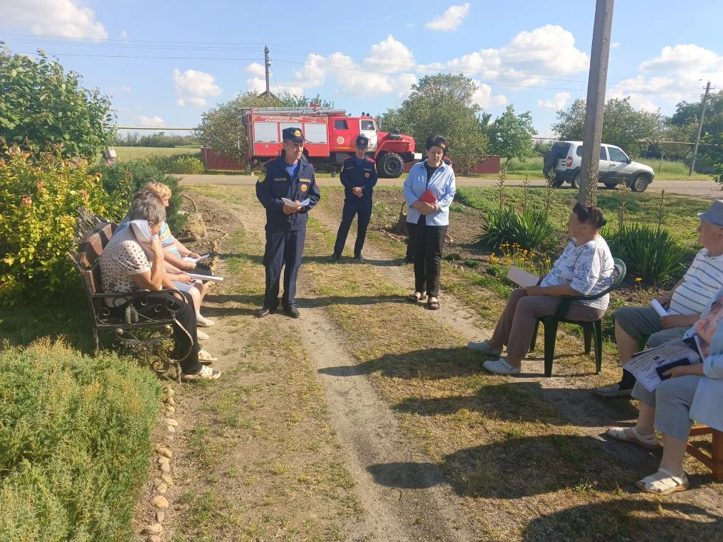 🚒В Белоглинском районе прошли противопожарные сходы граждан

Совместно с главой Новопавловского сел