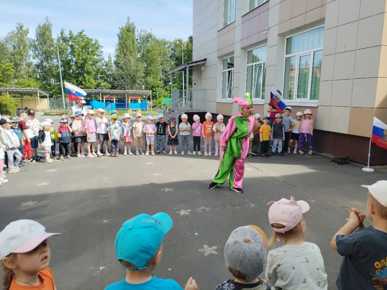 ✨ День России в детском саду— это мероприятие, направленное на воспитание патриотизма, любви к Родин