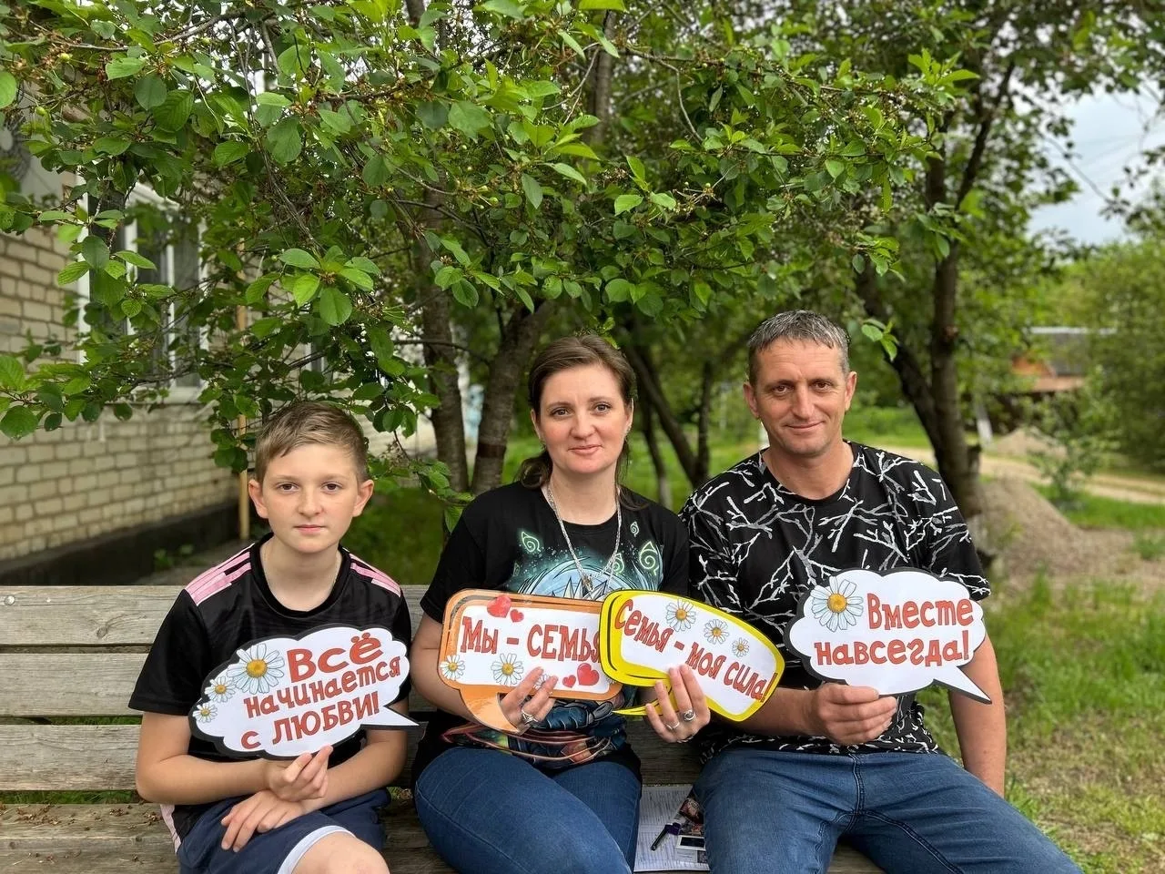 Семья на первом месте ☺️  По всей стране прошла акция #ДарюТепло – более 1000 волонтеров вышли на ул