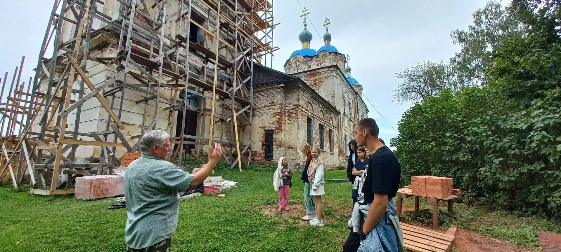 14 августа обучающиеся нашей школы под руководством Дмитриевой Лидии Борисовны приняли ...