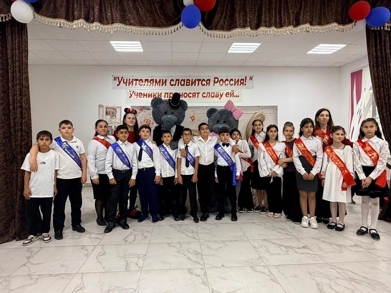 Миссия «Начальная школа» выполнена! 🚀✨

Ура! Торжественная церемония выпуска 4 «А» класса.
29 мая с