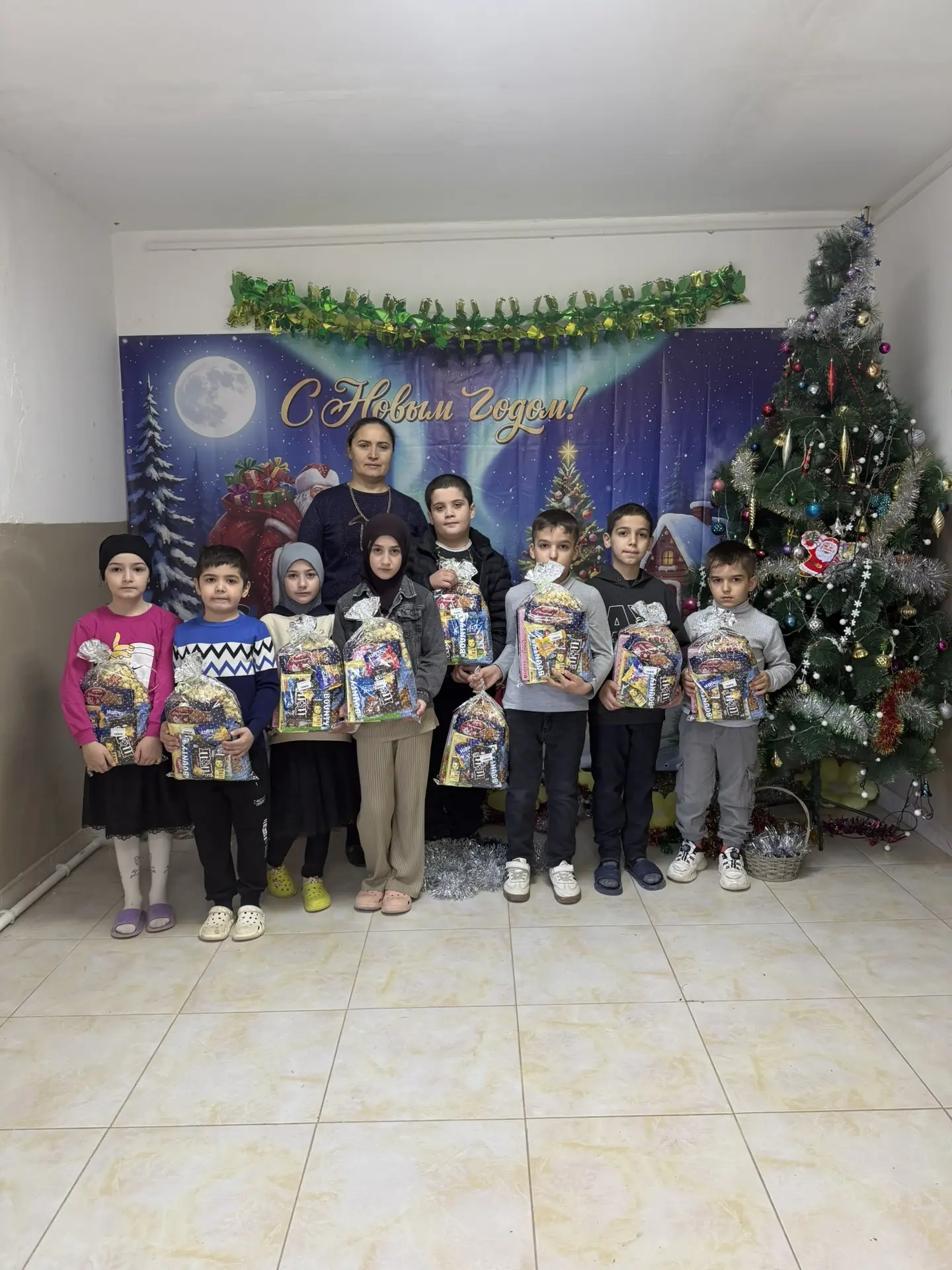 🎄Детям из семей участников СВО  вручили новогодние подарки.