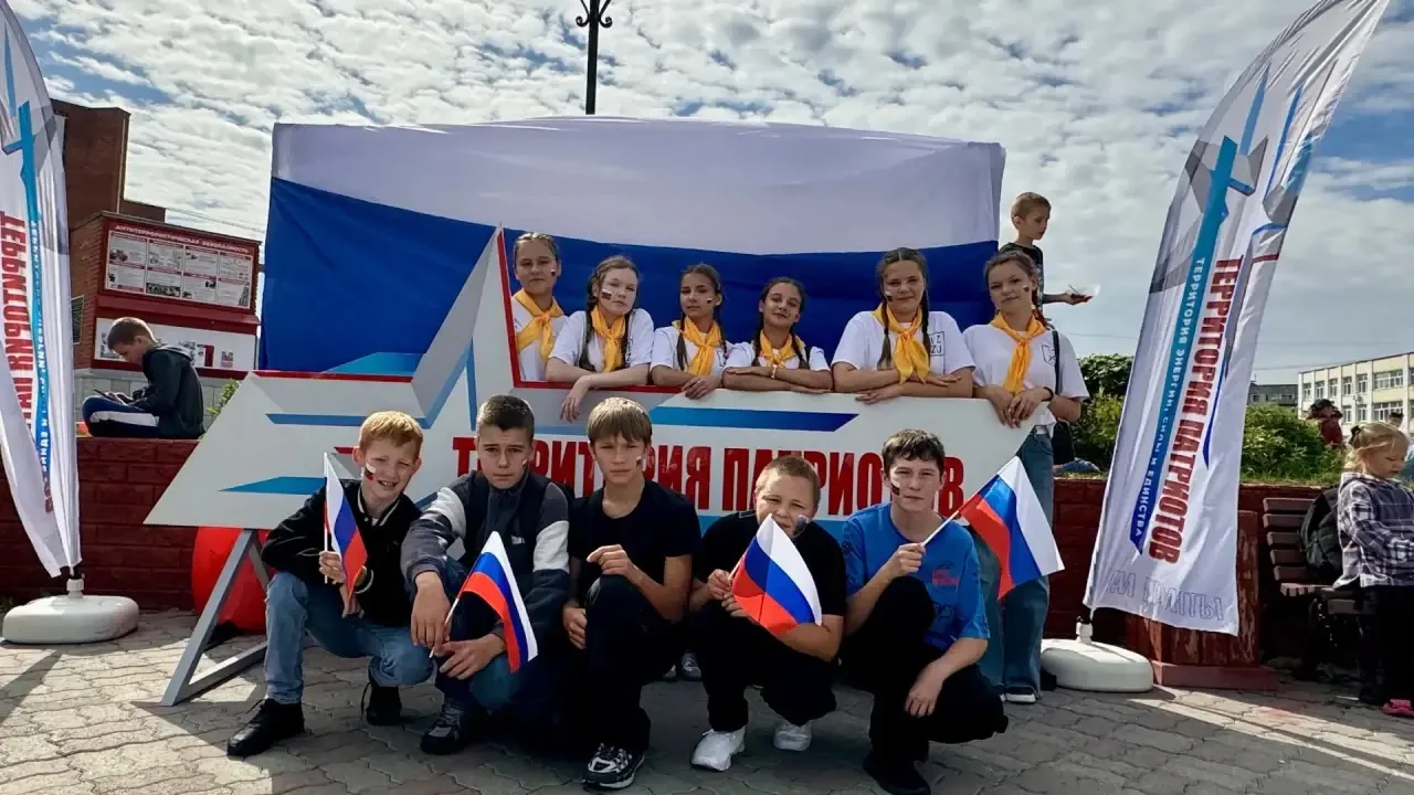 🇷🇺 День Государственного флага России: незабываемая поездка в ЗАТО Сибирский!