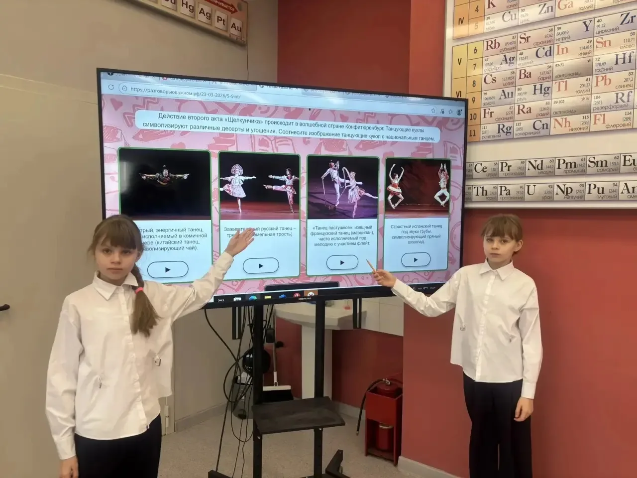📍 Понедельник в школе «Созвездие»  ✅ Неделя открыта торжественной линейкой с выносом флага и исполне