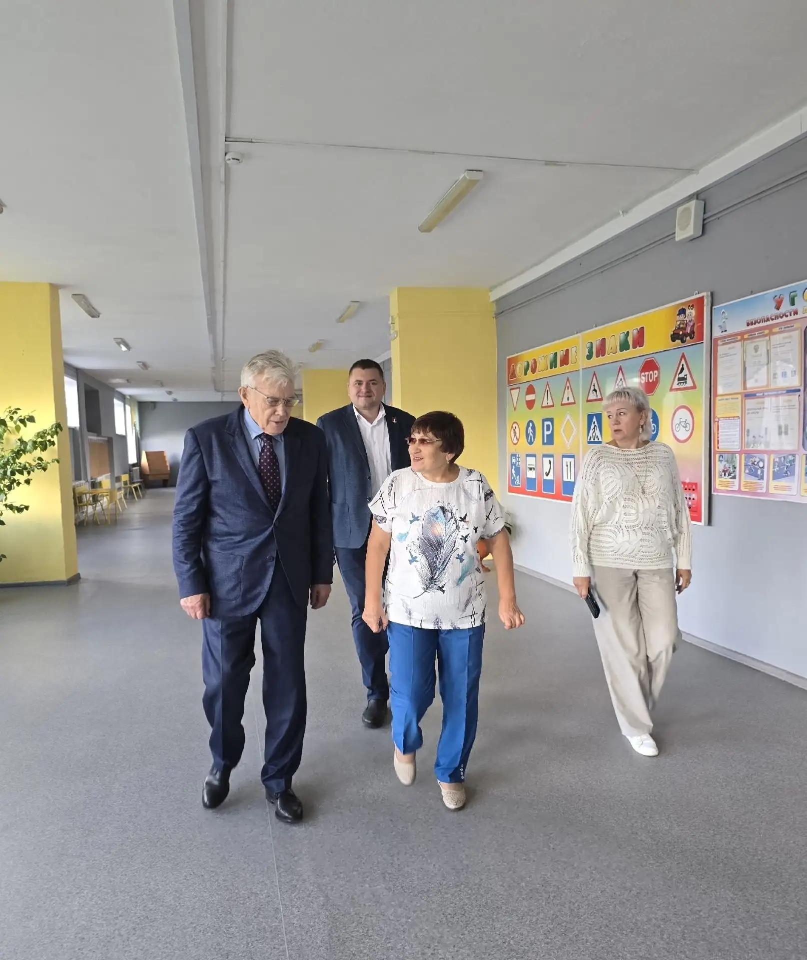Виктор Кардашов осмотрел объекты в Манском районе