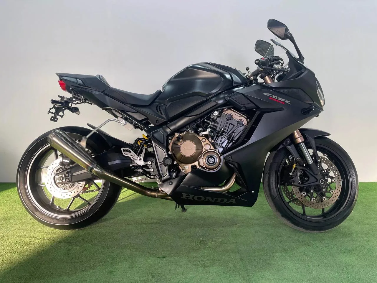 HONDA CBR650R в наличии во Владивостоке  Характеристики:  - 2020 год - объем 650 см3 - Аукцион AUCNE