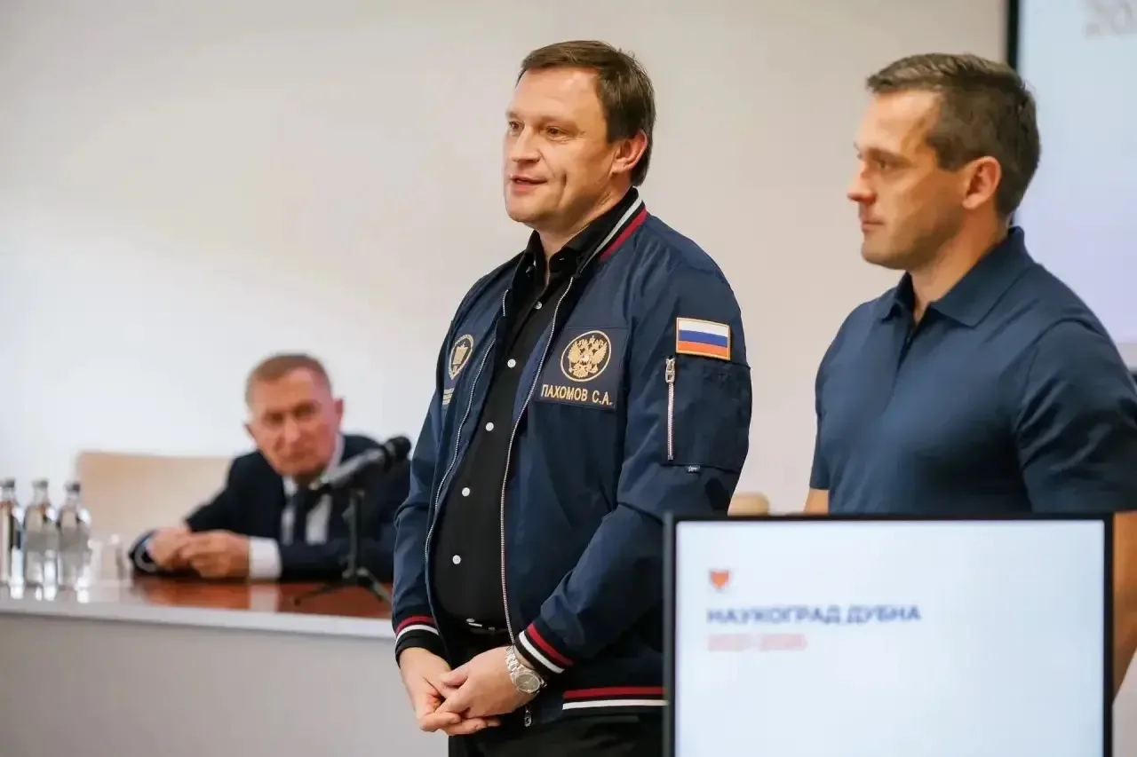 Вместе с Сергеем Пахомовым, депутатом Государственной Думы РФ,  встретились с коллектив...