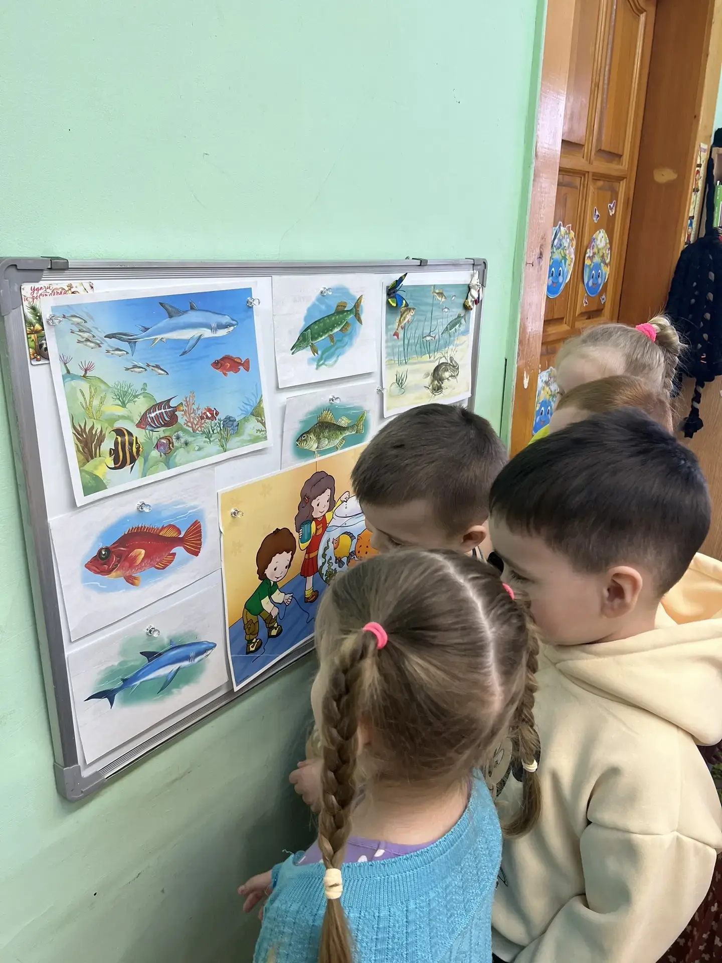 В младшей группе «Росинки» прошло увлекательное занятие по пластилинографии «Золотая ры...