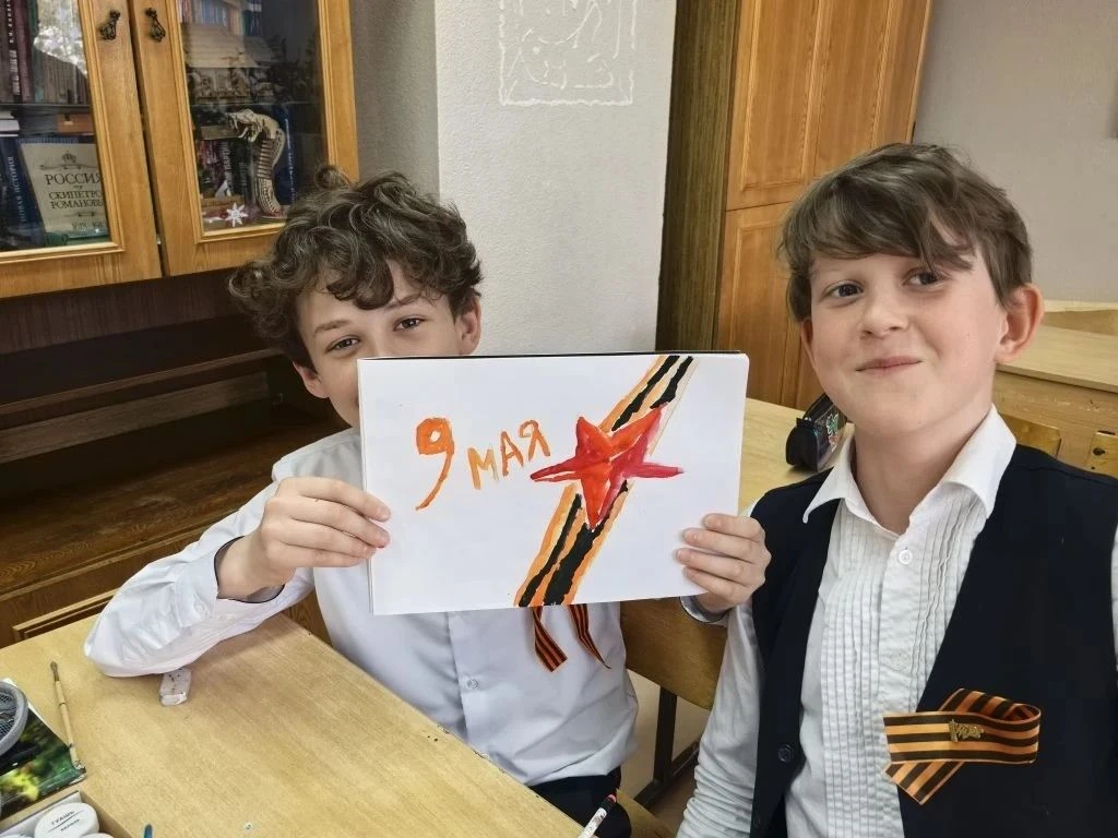 ✍️Вперёд, юнкор! Всем привет! На связи ученица 5-Е класса Булатецкая Елизавета!😊  ✅8 мая на уроке ИЗ