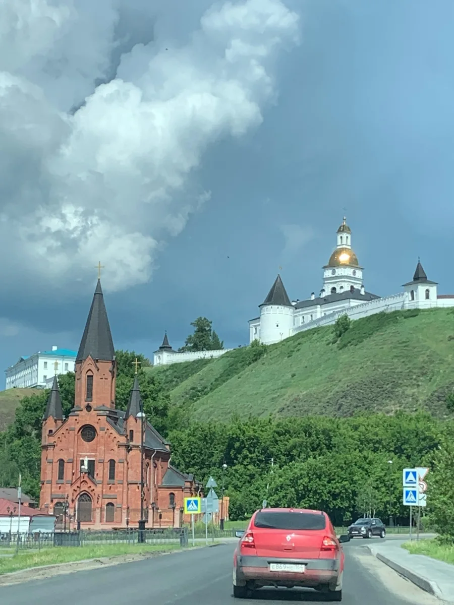 Опишите тремя словами эту фотографию от Галины Кореньковой 

Мы начнем: самый любимый город!