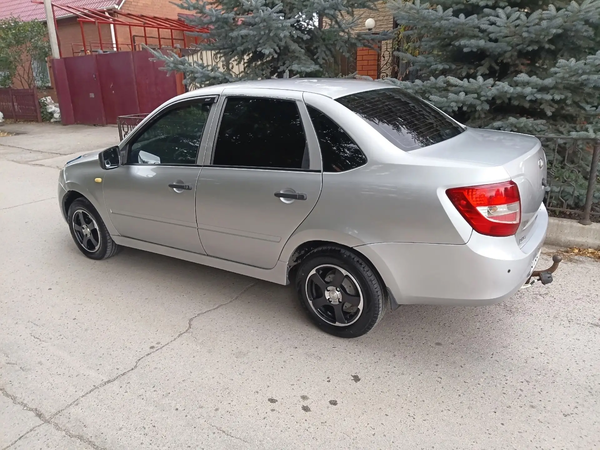 Продам Ладу Гранту, год 2013 не гнилая