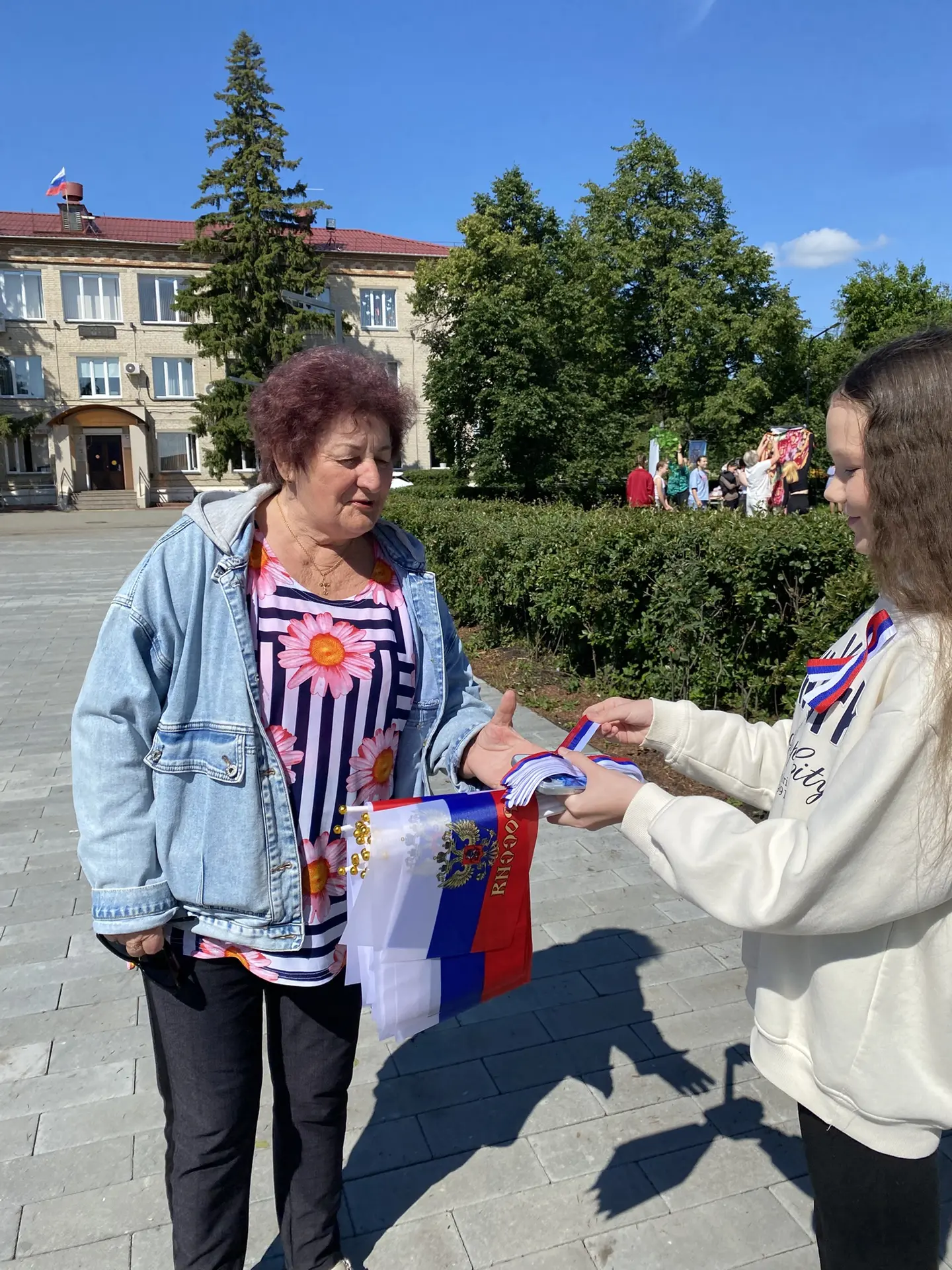 🇷🇺Символ единства 

✅В день празднования Дня России в селе Еткуль прошла акция «Триколор». Всем же