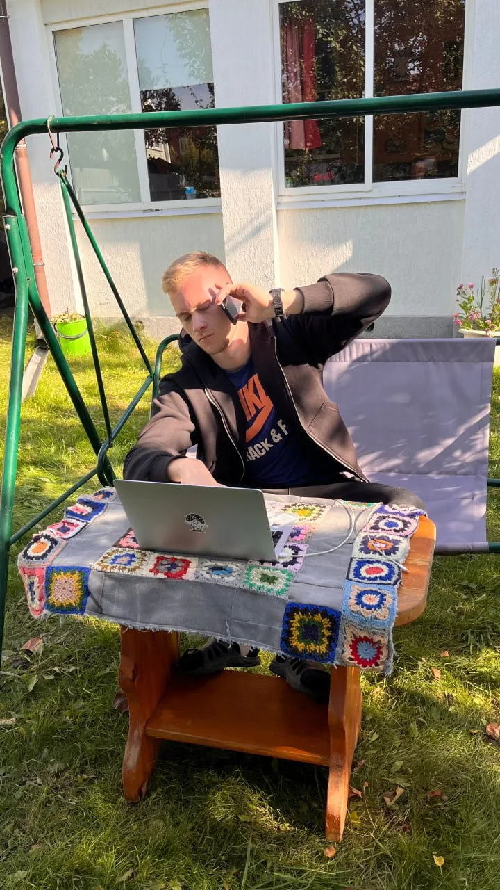 «Алло! Ты был в Москве. Потом — в Азии. Почему приехал в Тольятти?» — спрашивают меня. 

Казалось, в