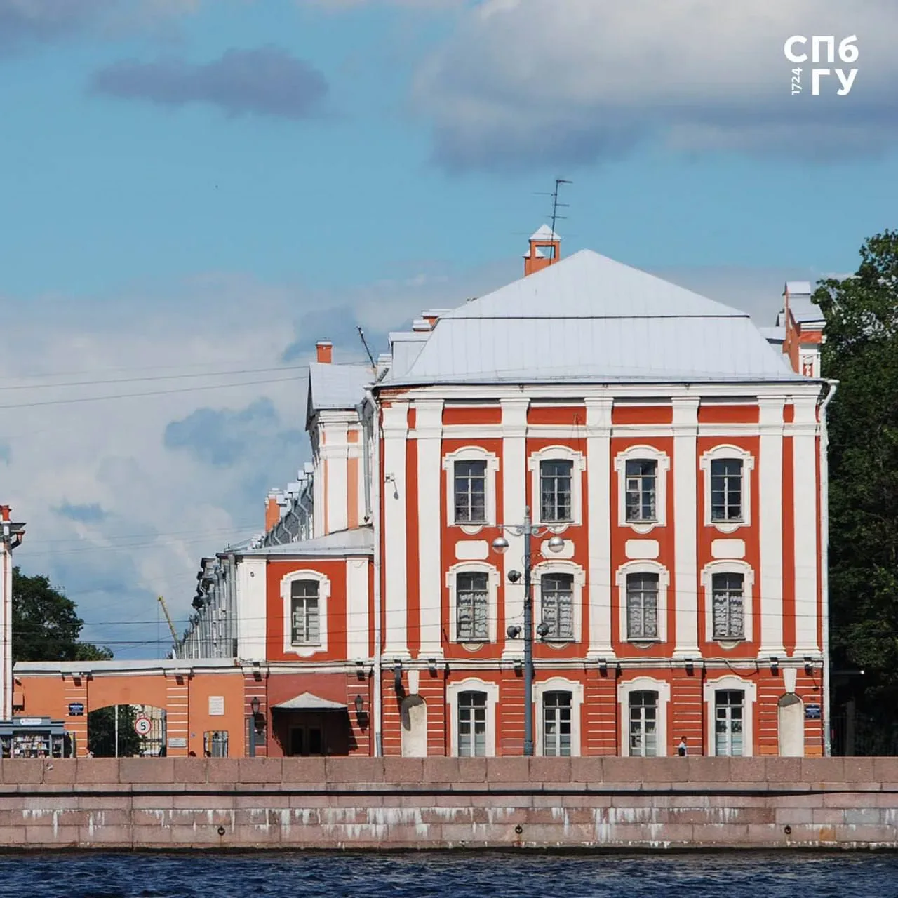 🇷🇺Президент России, главный выпускник СПбГУ Владимир Владимирович Путин высоко оценил...