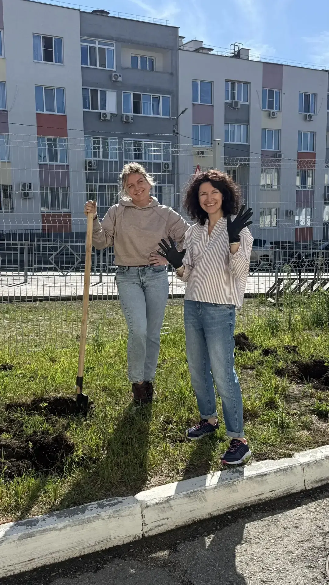 🌿 Школьная Аллея Победы: память живёт! 🌿  Год назад мы вместе с ребятами и родителями активистами вы