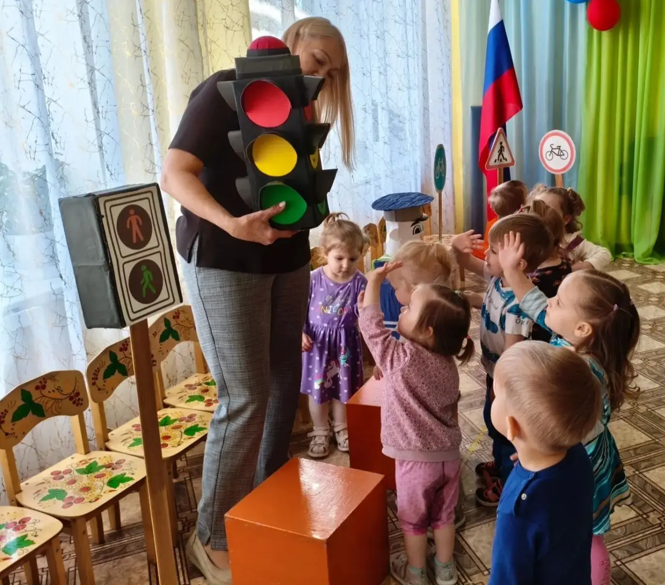 Наши маленькие воспитанники группы «Колокольчики» принимают активное участие в "Неделе ...