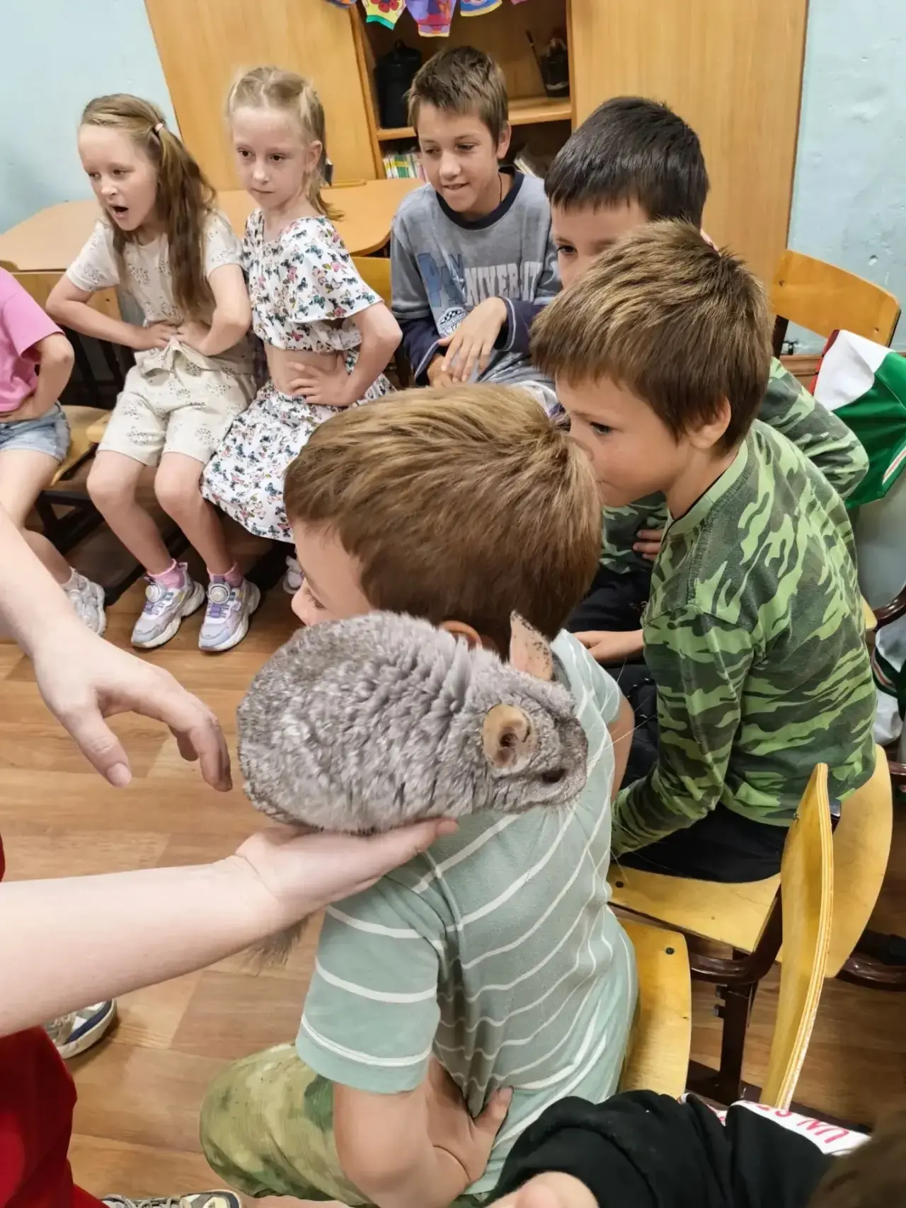 🐰 Хвостики, лапки и иголки: к нам приехал контактный зоопарк!