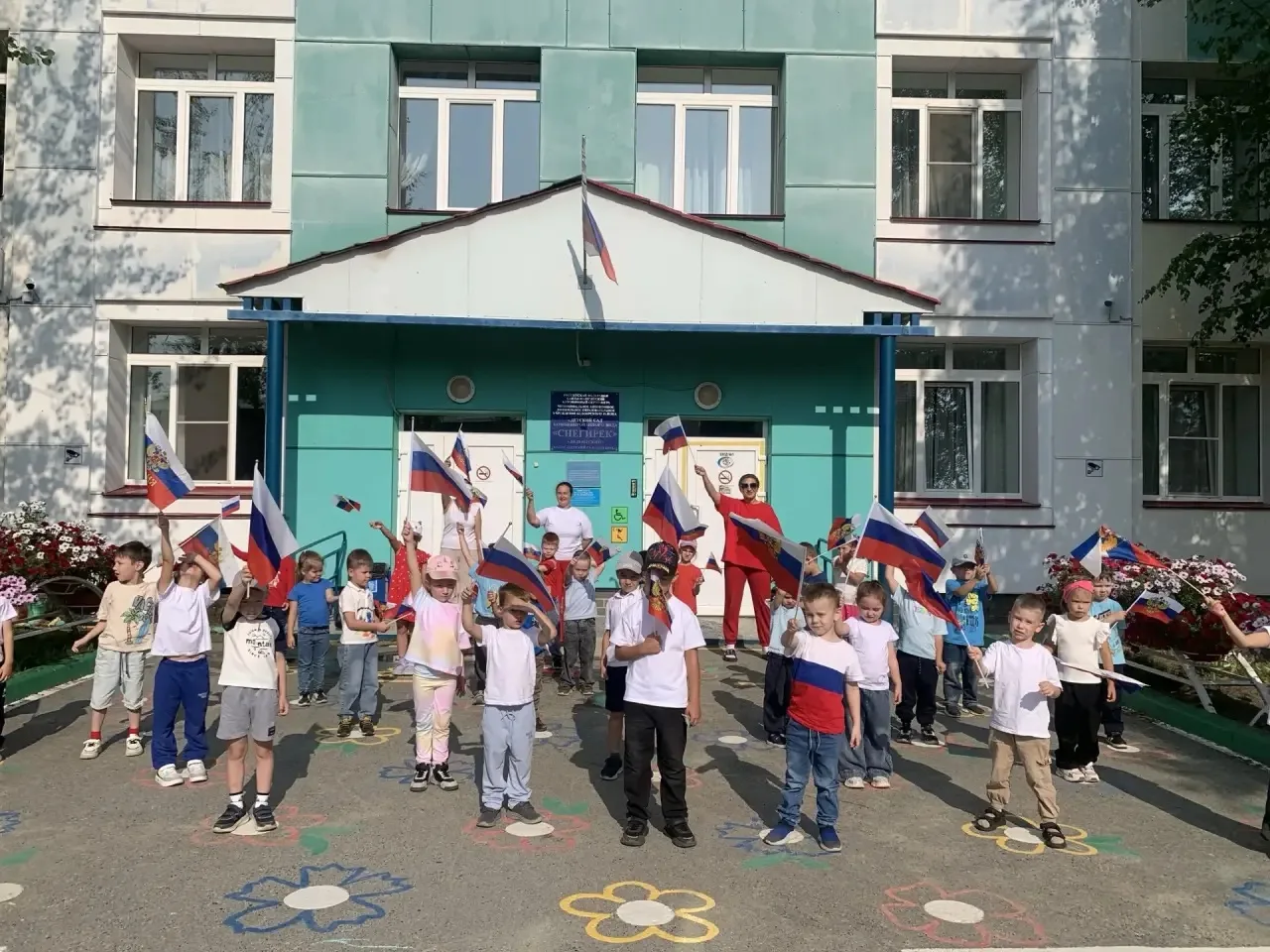 🇷🇺 В детском саду «Снегирек» прошёл яркий праздник — «Флаг державы — символ славы», п...