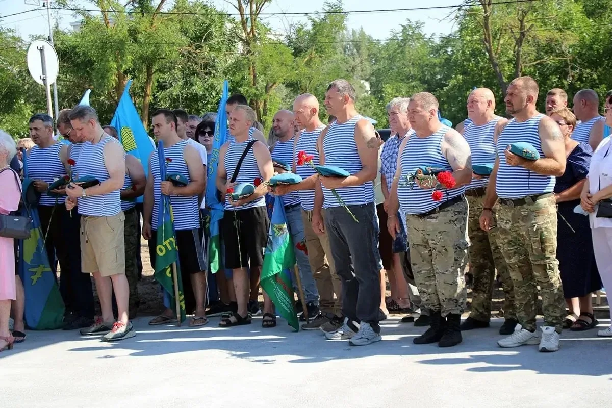 ⚡️В Будённовске у парка «Патриот» открыли памятник воинам-десантникам и спецназу ГРУ

Мемориал устан