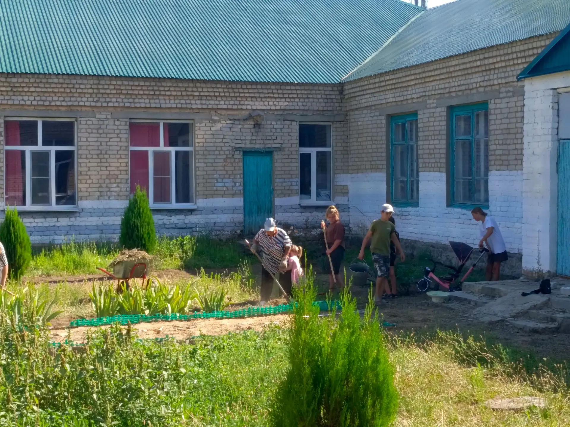 Доброе утро! ☀️

Практиканты, Алла Леонидовна и Татьяна Викторовна, трудятся над тем, чтобы поддержи
