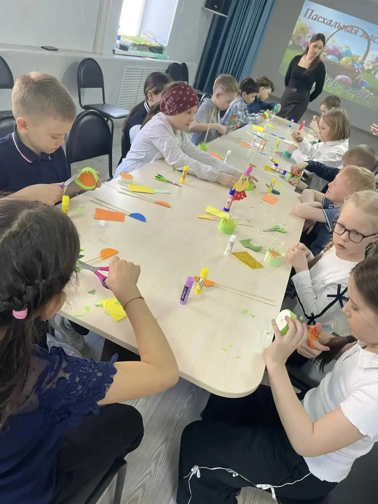 🐣 Пасхальная птица счастья    Ребята из 2Г, 2Б и 2В классов приняли участие в творческом мастер-клас