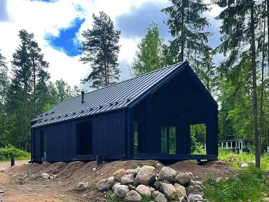 HYTTE 70 в черном 🖤
На севере Ленинградской области готовы два дома по проекту HYTTE 70 на утеплённ