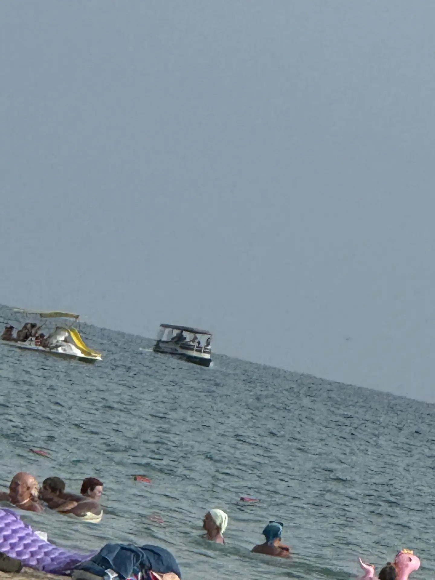 море полезно не только купающимся в воде людям но и очень полезен морской воздух