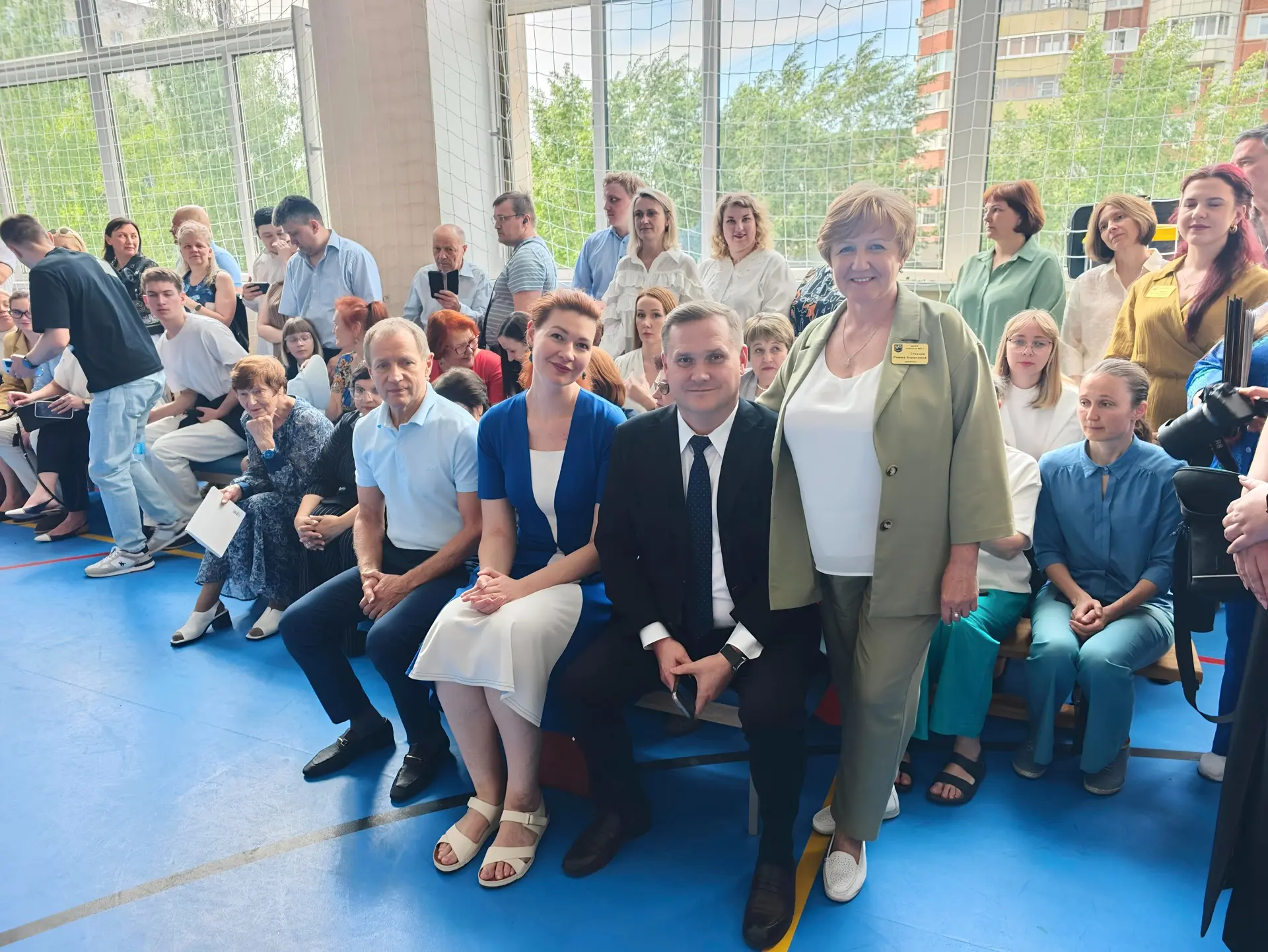 🏫 Министр Вячеслав Ярин принял участие в «Последнем звонке» в гимназии № 13 Екатеринбу...