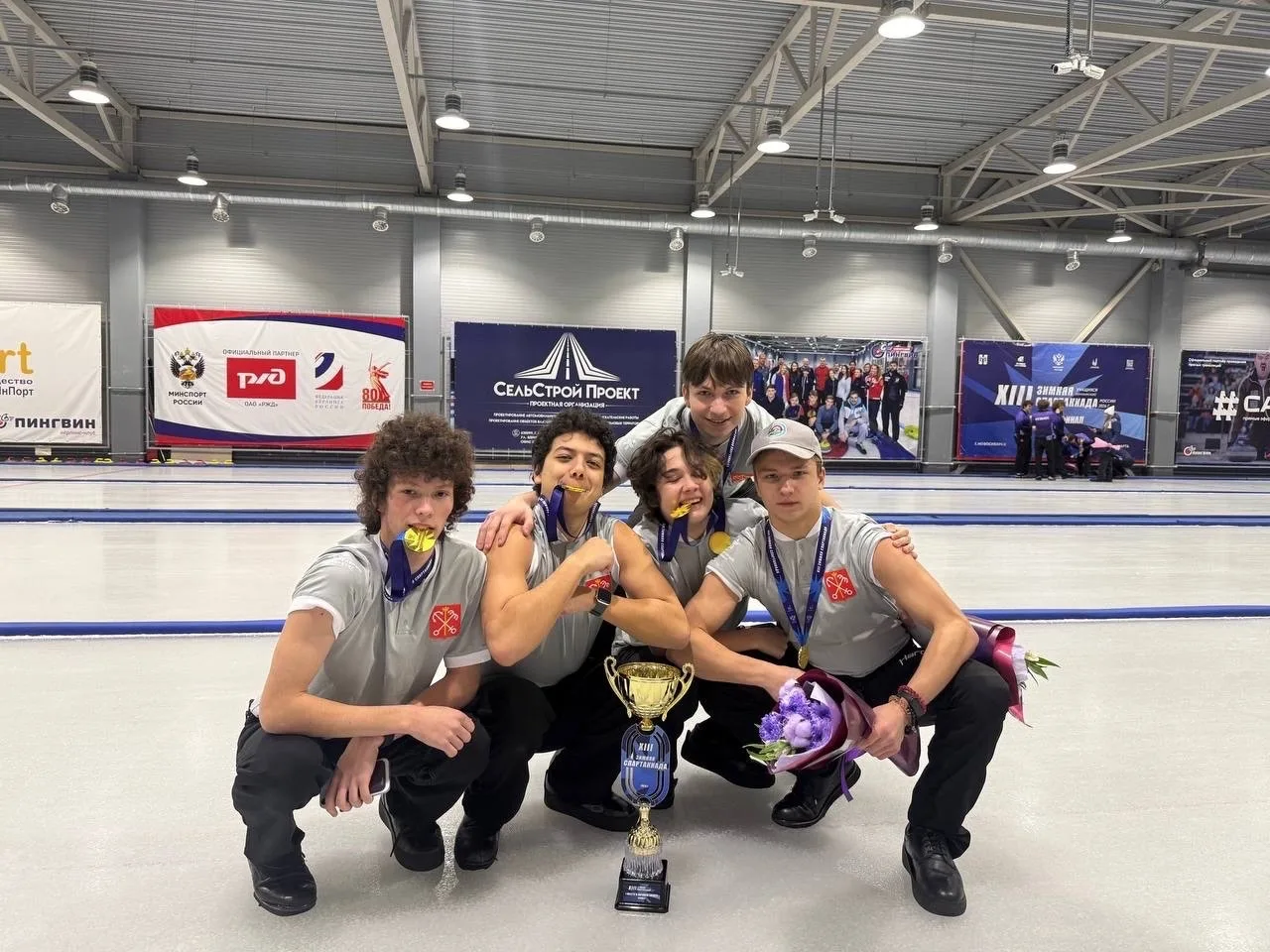 🏆За пределами учебы: достижения вне школы.  👏Орлов Дмитрий, 9 Г класс, 1 место на XIII зимней Спарта