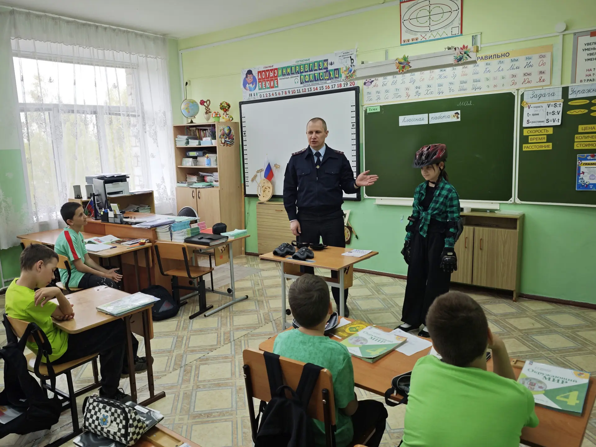 В Идринско-Краснотуранском округе сотрудники Госавтоинспекции провели мастер-класс для юных велосипе