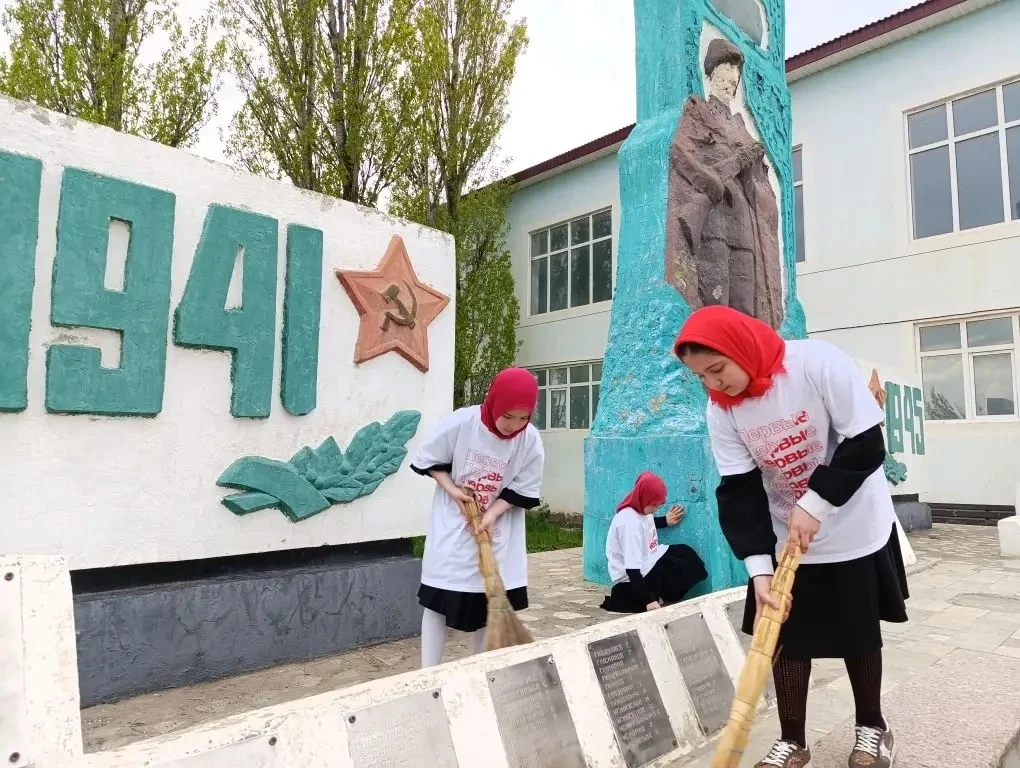 Чистота начинается с нас! 🌱 Сегодня наш Чиркейский образовательный центр стал частью большой общерес