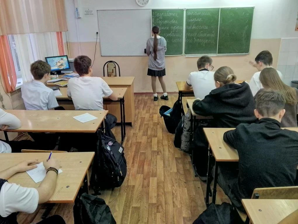 Архипова Анжелика Анатольевна и Колодяжная Оксана Николаевна, классные руководители 8 «Г» и 11 «Б» к