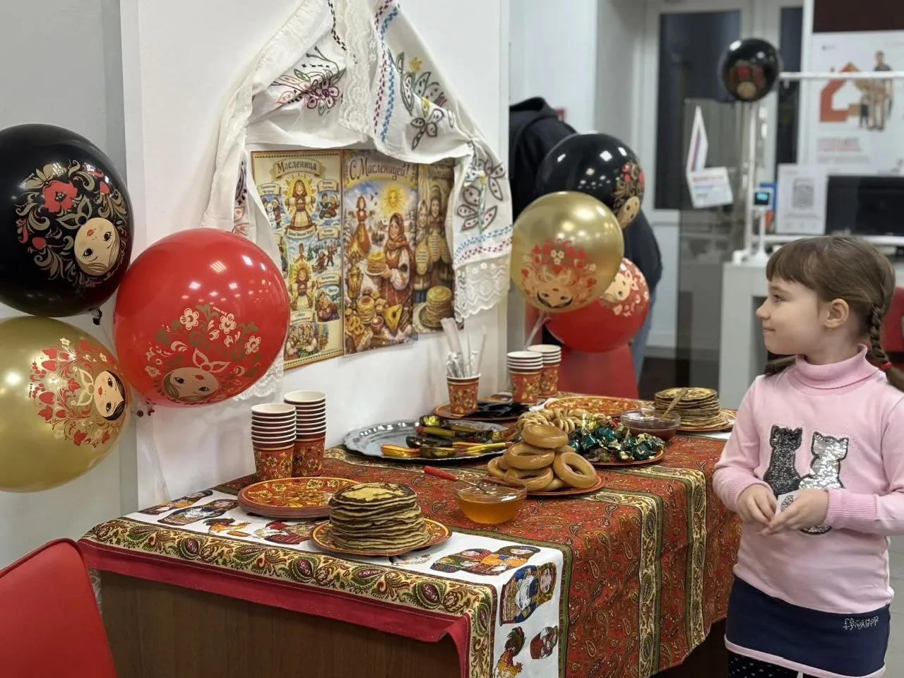 🥞 А Масленица к вам заходила? Блинный батл в МФЦ Лобни!   Кто сказал, что МФЦ – только про справки и