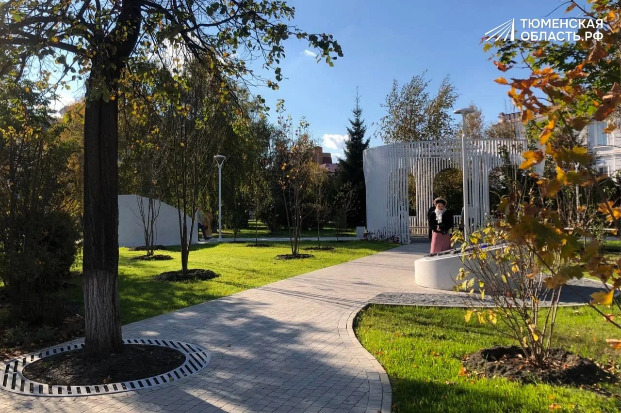 В Тюмени после реконструкции открылся Александровский сад у площади Борцов Революции.