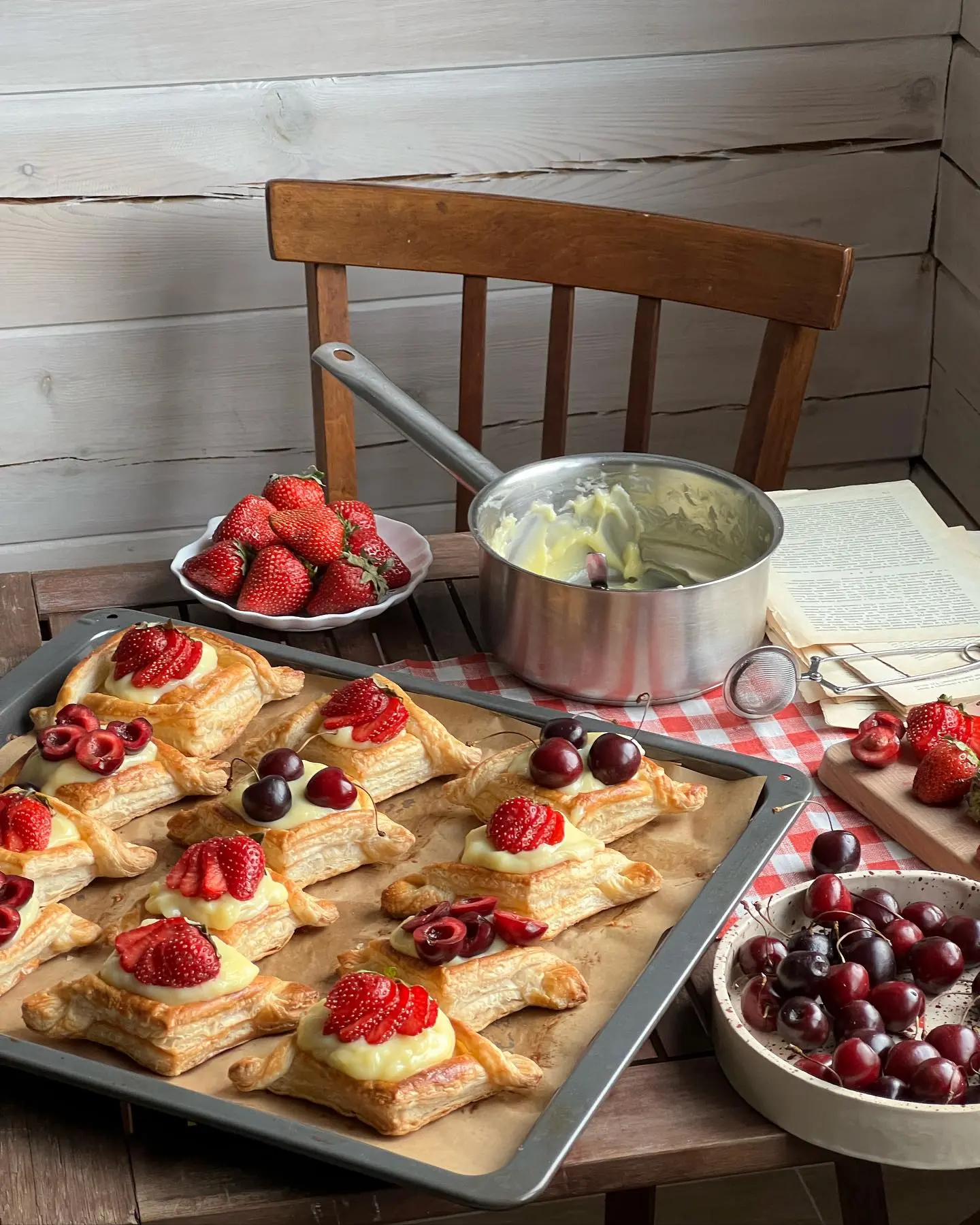 Слойки с заварным кремом и ягодами 🫐🍓🍒