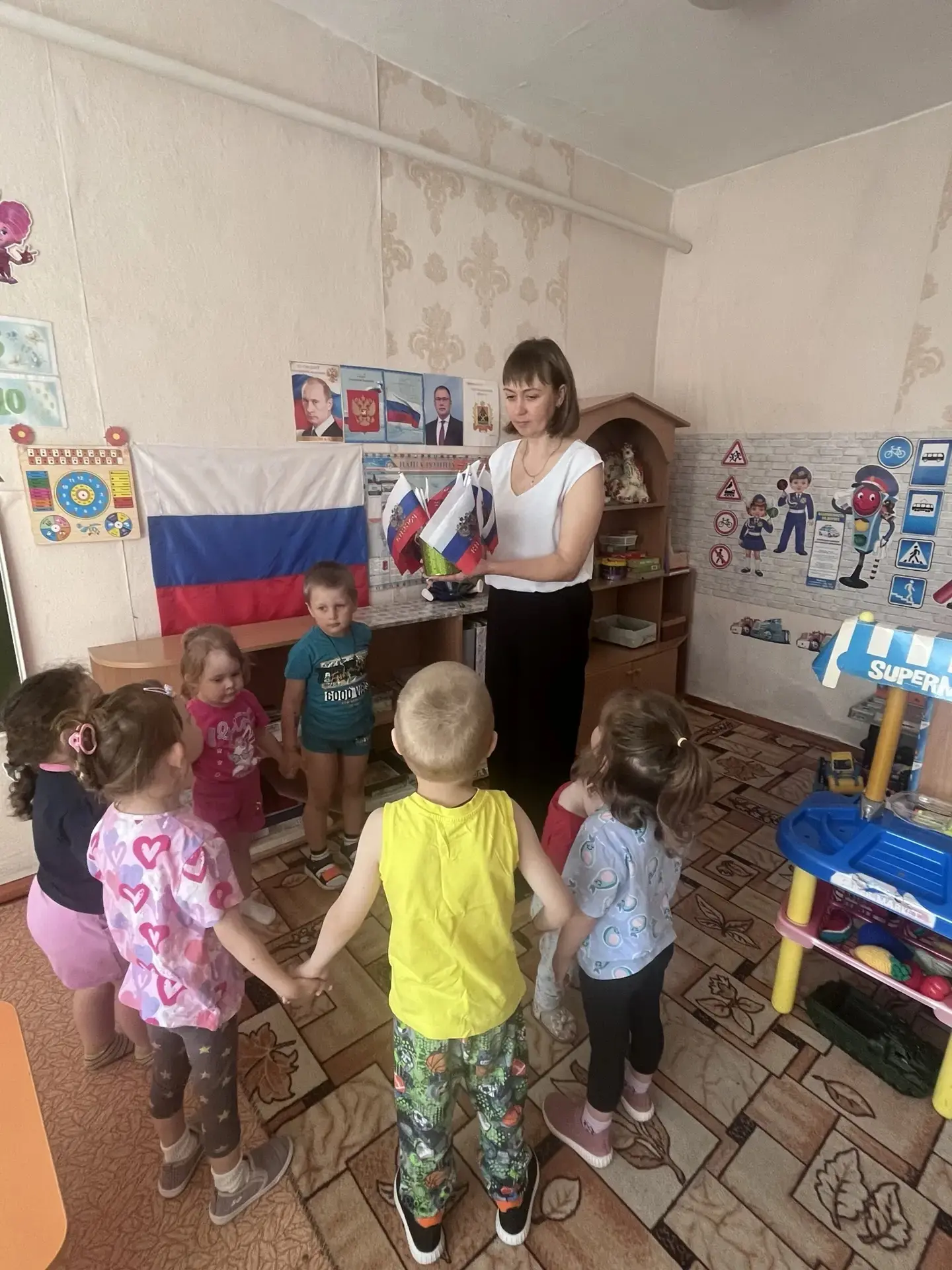 🇷🇺В преддверии праздника "Дня Росии" дети группы "Теремок" узнали о значении государс...
