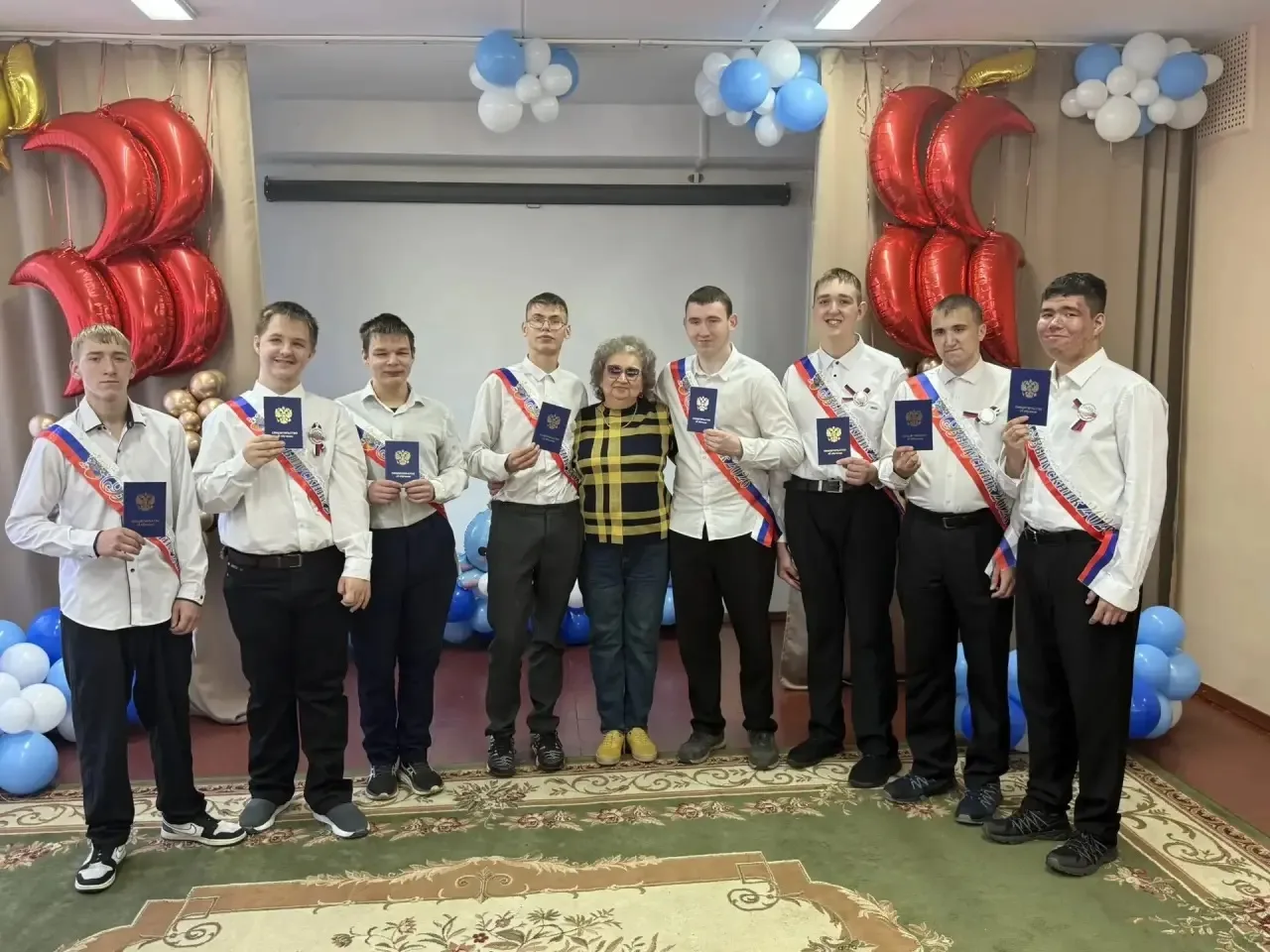 🎓 Сегодня особенный день! Вручение свидетельств об обучении 🎓

В нашей школе царила невероятно тёп