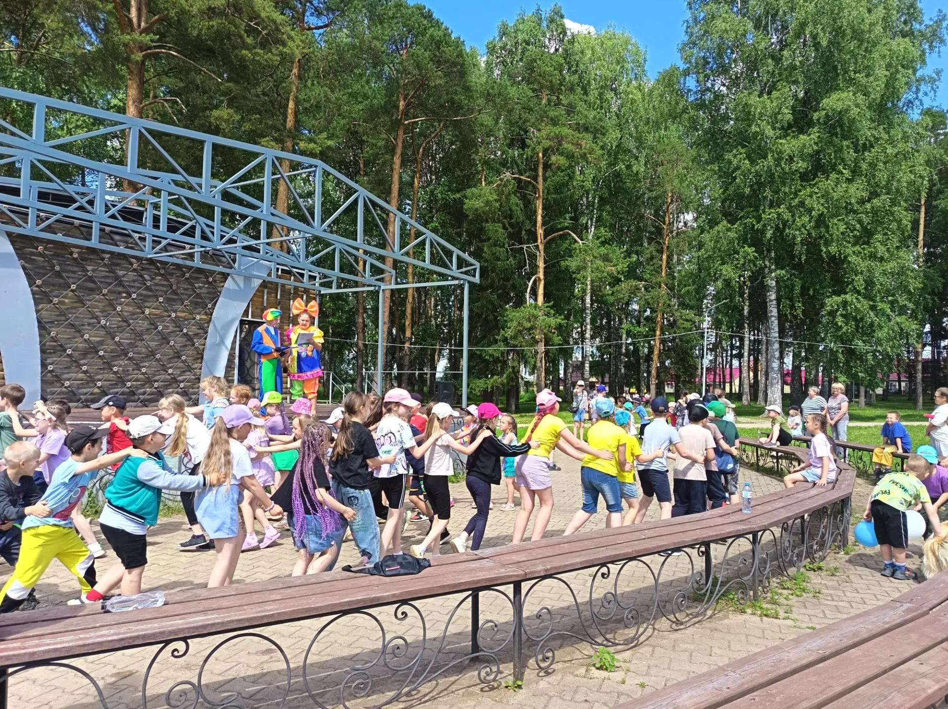 Сегодня в Юрлинском культурно-досуговом центре для детей из летнего лагеря прошла развл...