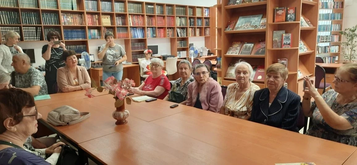 С помощью слуха, осязания и белой трости  Как-то в одну из поездок во Всероссийское общество слепых 