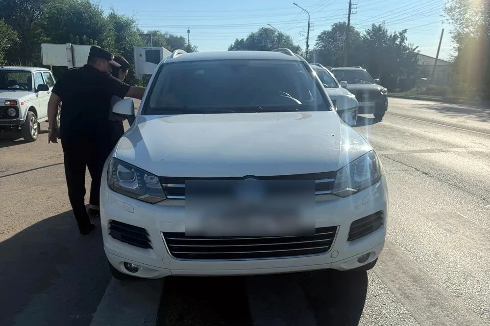 🚗 Угон ради романтики: В Энгельсе 15-летний подросток взял чужой внедорожник, чтобы впечатлить деву
