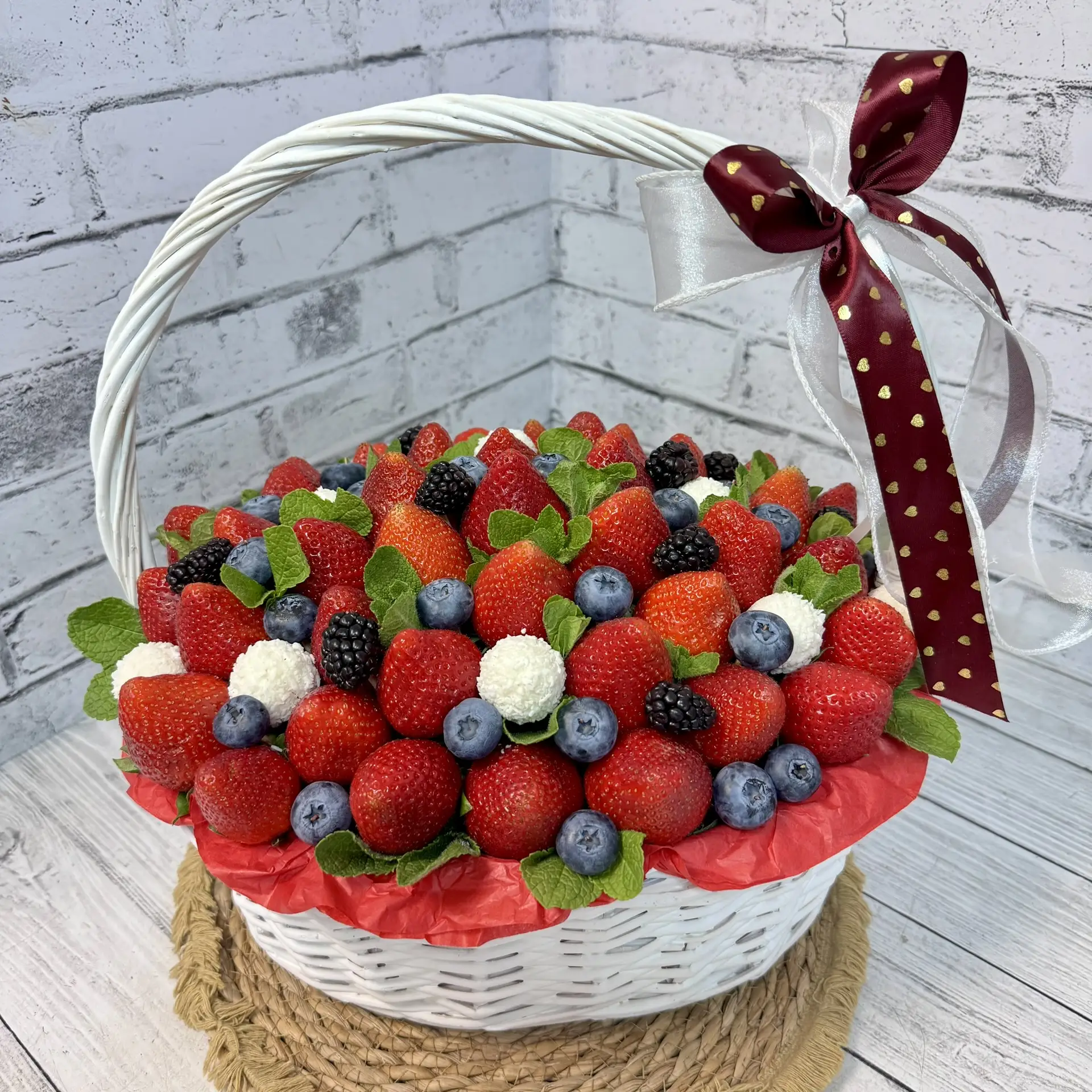 Клубничное счастье для любимой бабули! 🍓