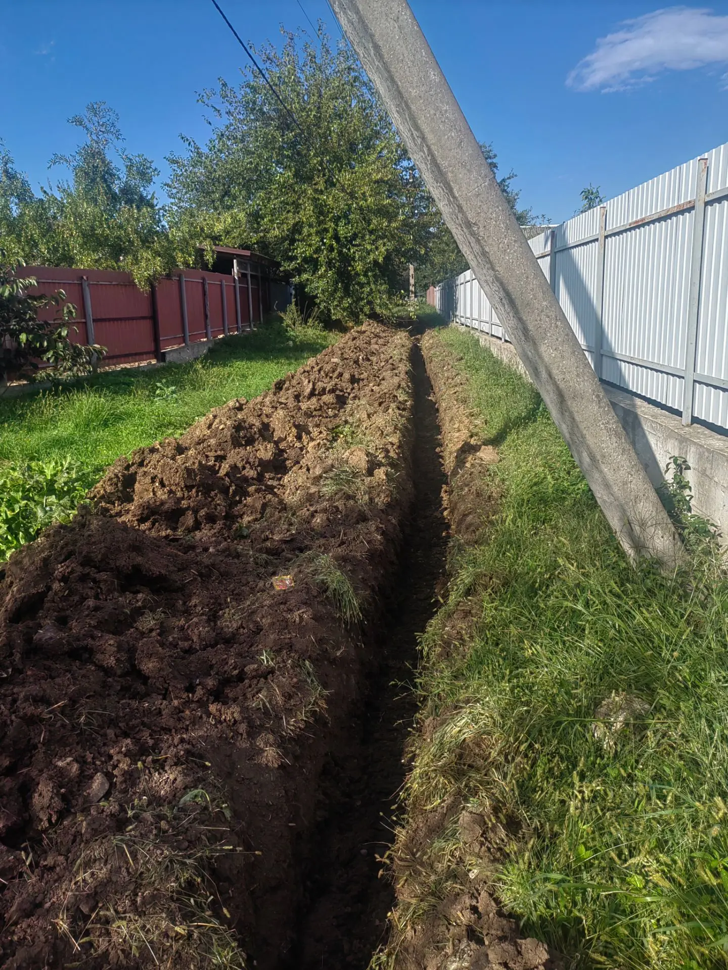 В станице Смоленской, по улице  Школьной продолжаются работы по замене центрального вод...