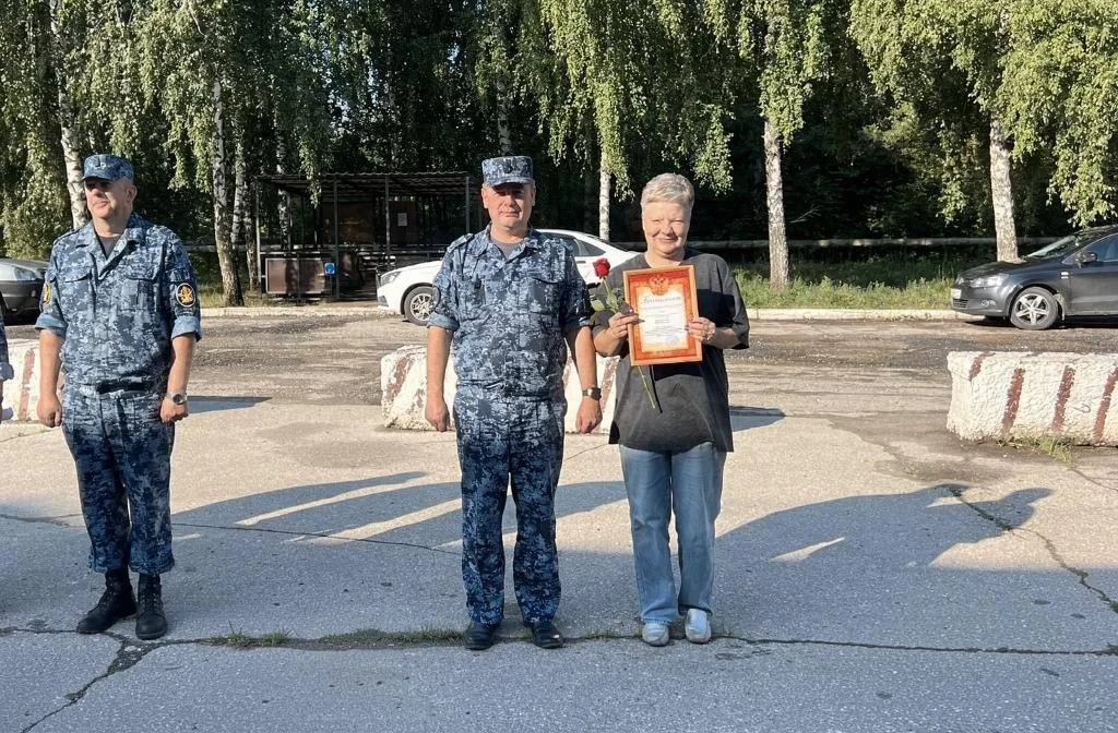 В ИК-9 УФСИН России по Ульяновской области поздравили сотрудников специального учета с профессиональ