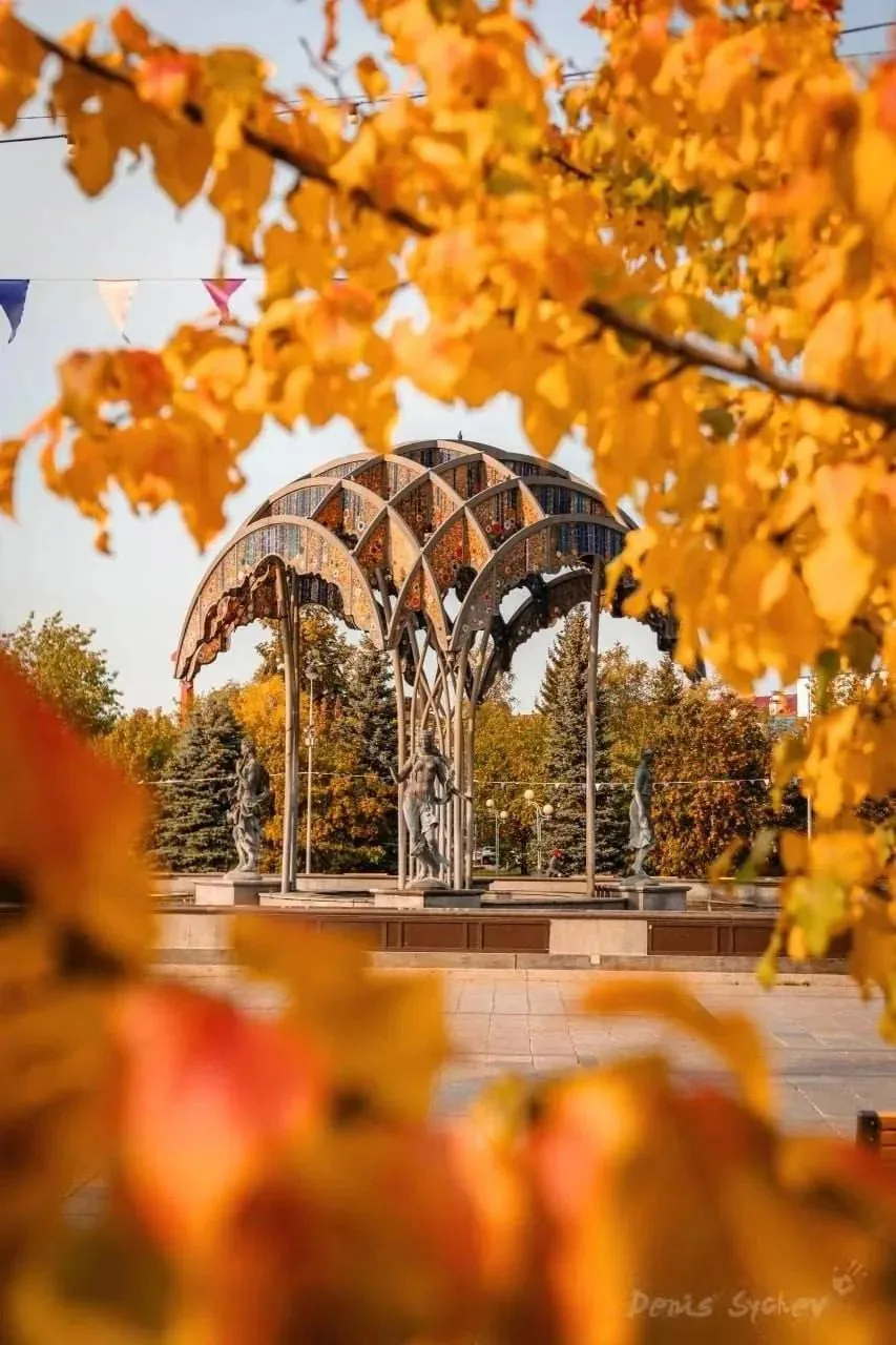 Тюмень погружается в осень 🍂