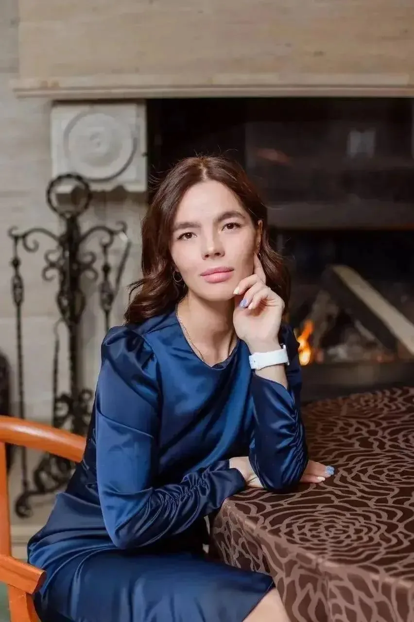 Диана Каравдина, советник директора школы № 6 Радужного, презентует инициативу «Професс...