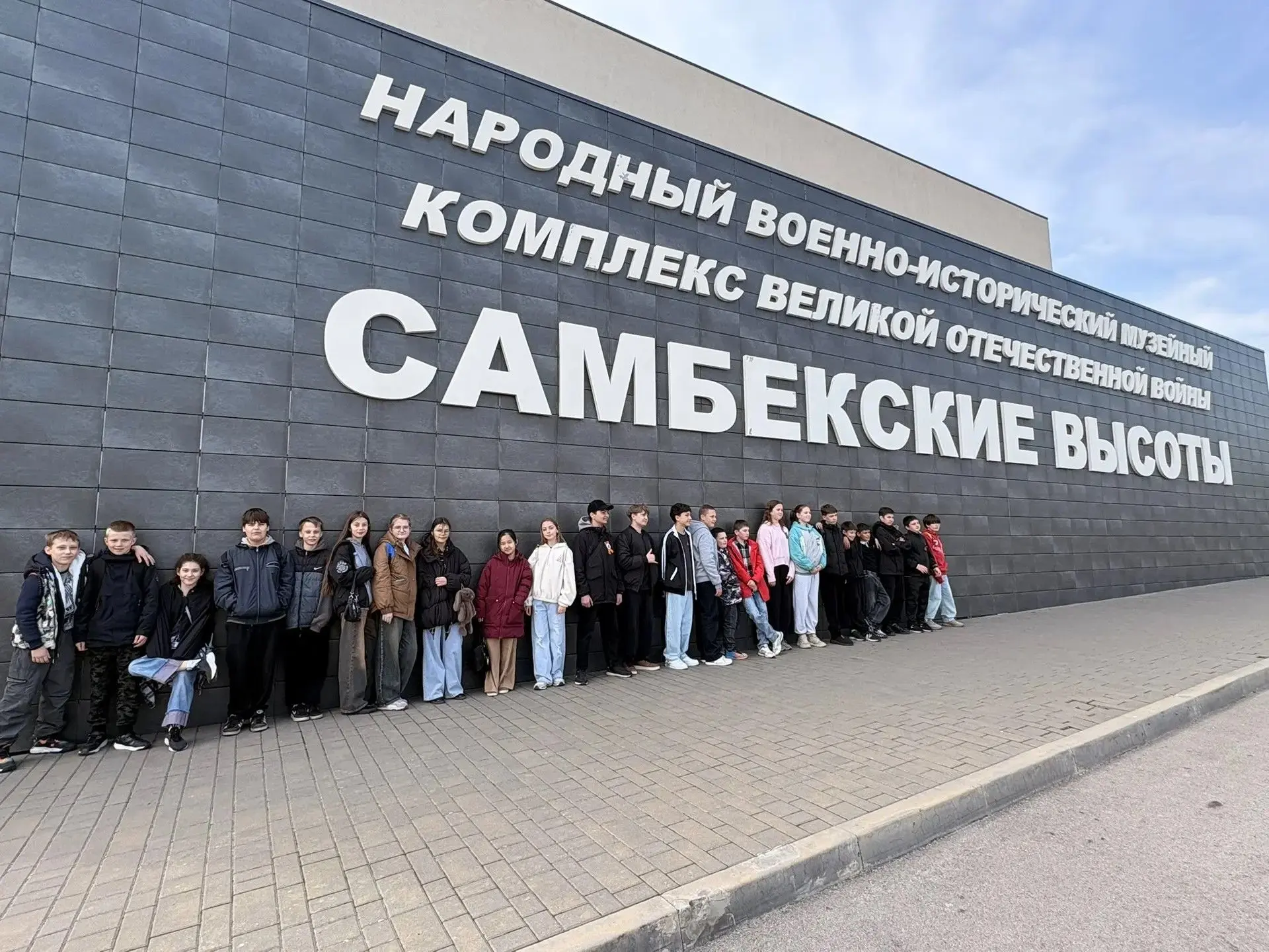В рамках патриотического, духовного воспитания, 6 "Б" и 5 "Г" вместе с классными руководителями Мыль